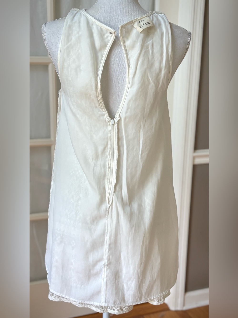 Pins and Needles Ivory Lace Shift Dress Keyhole Back Small - Picture 8 of 9